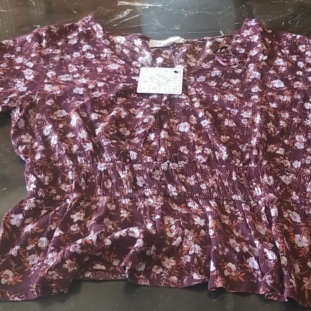 Hippie Rose plum floral size medium shit